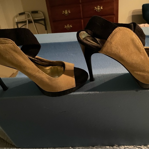 Shoes - Picture 12 of 13